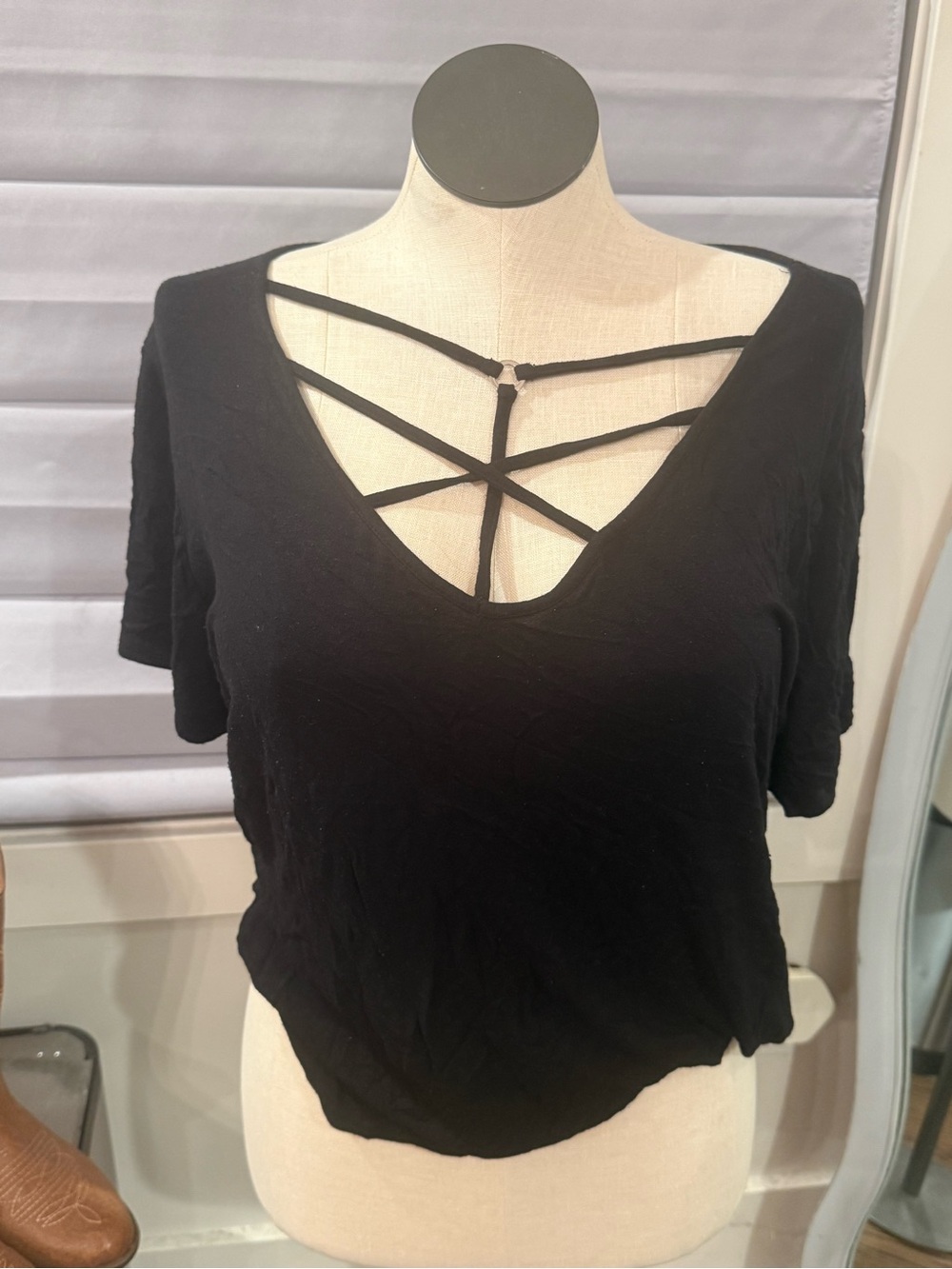 love J Black Crisscross V-Neck Crop Top